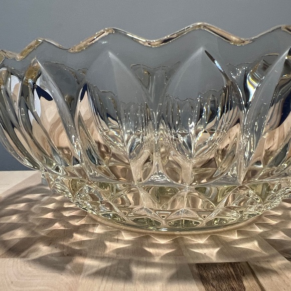 Elegant Vintage Light Yellow Indian Glass Serving Bowl - Picture 3 of 3